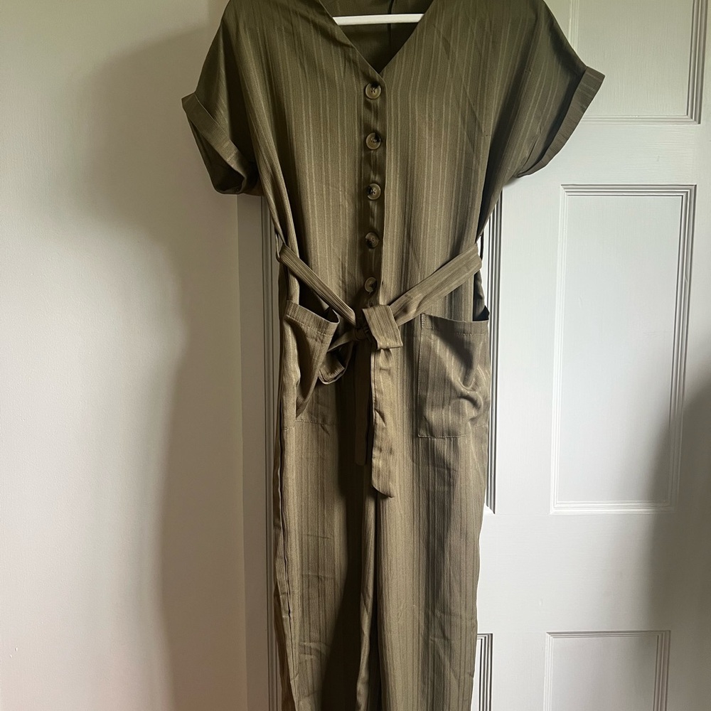 SHEIN Green Jumpsuit with Tie Waist and Cap Sleeves